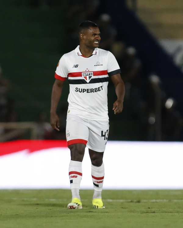 Do futuro incerto aos elogios: Nikão ganha chance e pode virar reforço caseiro para o São Paulo