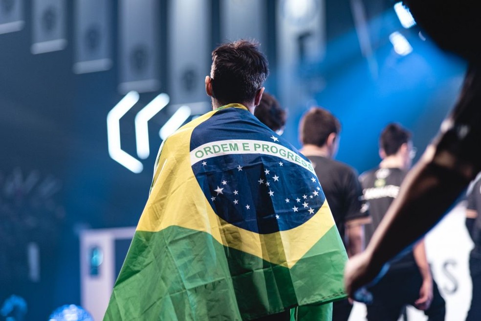 R6 Esports Brasil 🇧🇷 on X: Pra falar sobre vários jogos, grandes  competições e até alguns perrengues 👀 Ninguém melhor que a @NyviEstephan  para inaugurar o nosso podcast JOGA FÁCIL 🎙️😍 Assista