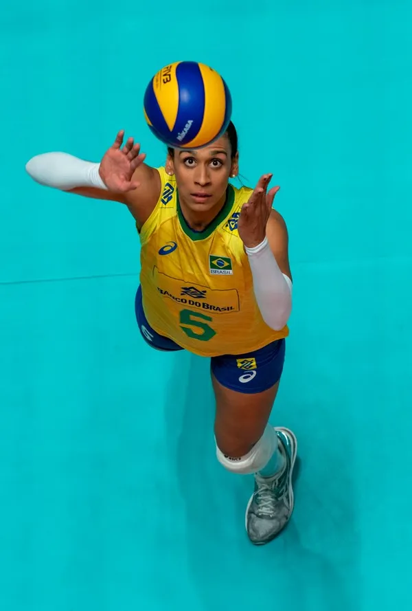 Jogadora de vôlei do Barueri, Paula Borgo, morre aos 29 anos