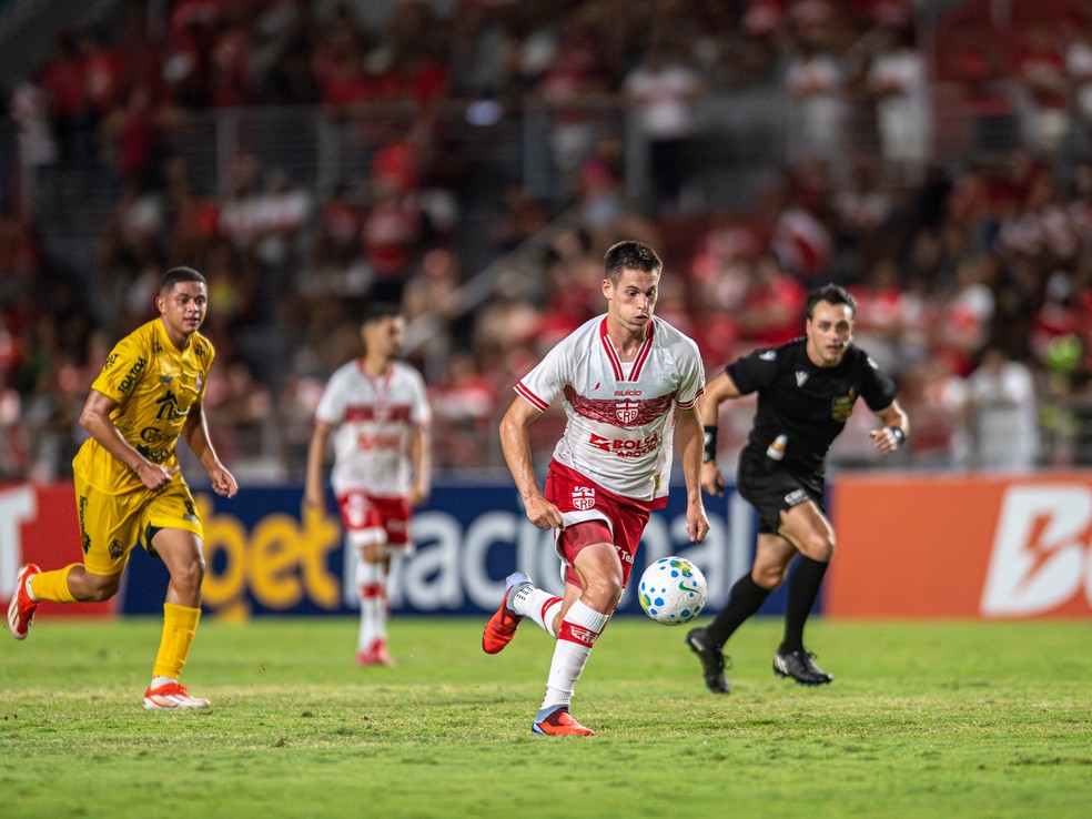 Guilherme Estrella estreou pelo CRB na terça-feira — Foto: Ascom/CRB