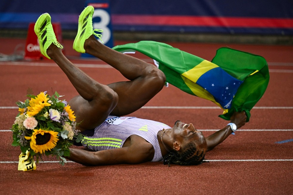 Alison dos Santos bate recorde mundial nos 400m com barreiras na etapa de Zurique da Diamond League — Foto: AFP