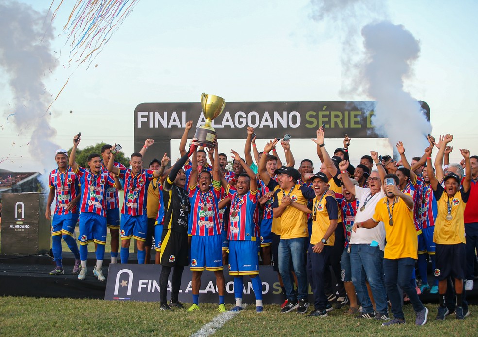 Igaci comemora o título da Segundona do Alagoano — Foto: Antônio Izidorio / @izidoriofotografia13