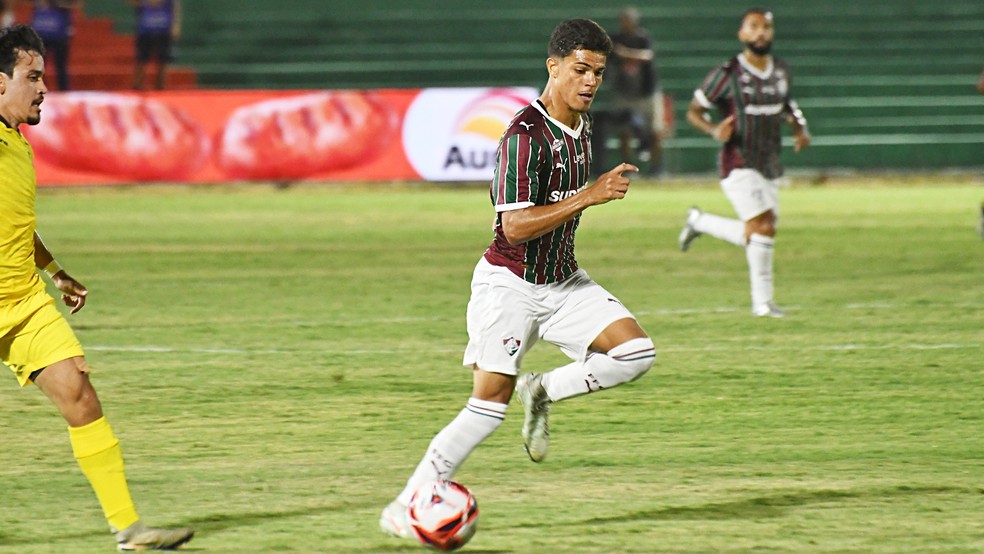 Júlio Fidelis brilha e se aproxima do protagonismo no Fluminense