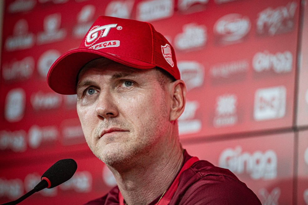 Paulo Turra não revelou qual será o goleiro titular contra o Remo   — Foto: Roberto Corrêa/VNFC