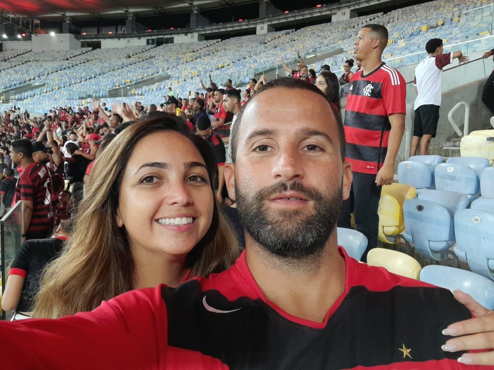 Tammy e Vitor acompanharam o Flamengo at&eacute; o Chile &mdash; Foto: Arquivo Pessoal