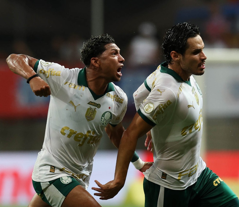 Rony e Raphael Veiga comemoram gol do Palmeiras contra o Bahia — Foto: Cesar Greco / Palmeiras