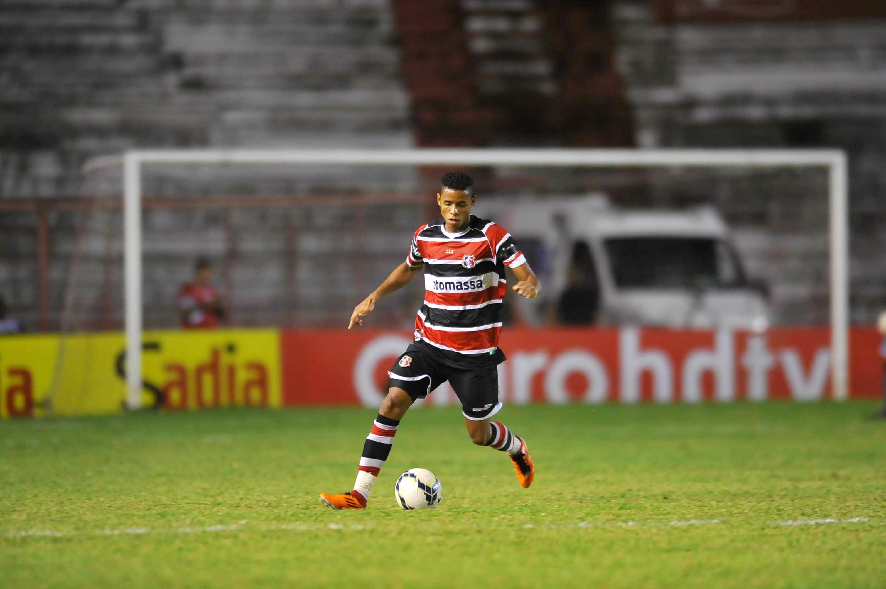 Ex-Santa Cruz, zagueiro Everton Sena vai disputar estadual por time do interior