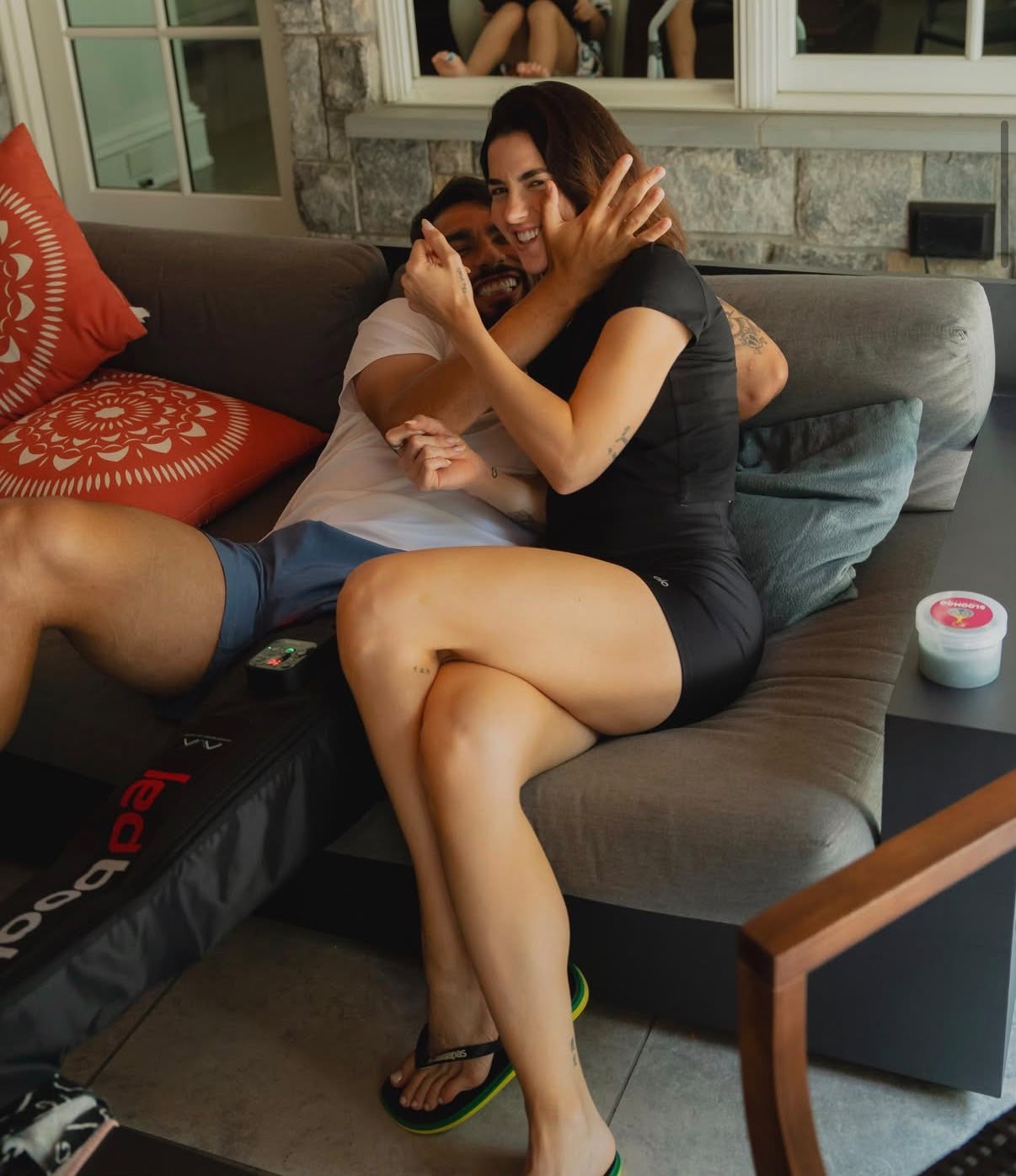 Esposa de Paquetá compartilha recuperação do meia do Brasil durante a folga