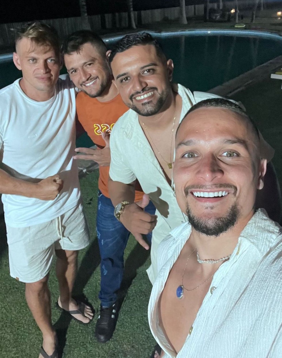Artur passou o Ano Novo ao lado de amigos e familiares — Foto: Reprodução/Instagram