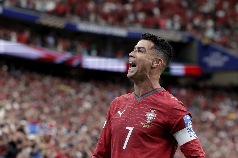 Cristiano Ronaldo marcou dois gols na goleada de Portugal sobre o Uzbequistão