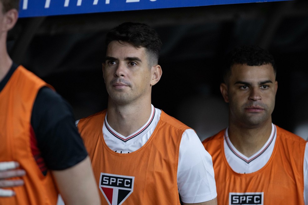 Oscar no banco de reservas em Fortaleza x São Paulo — Foto: Baggio Rodrigues/AGIF