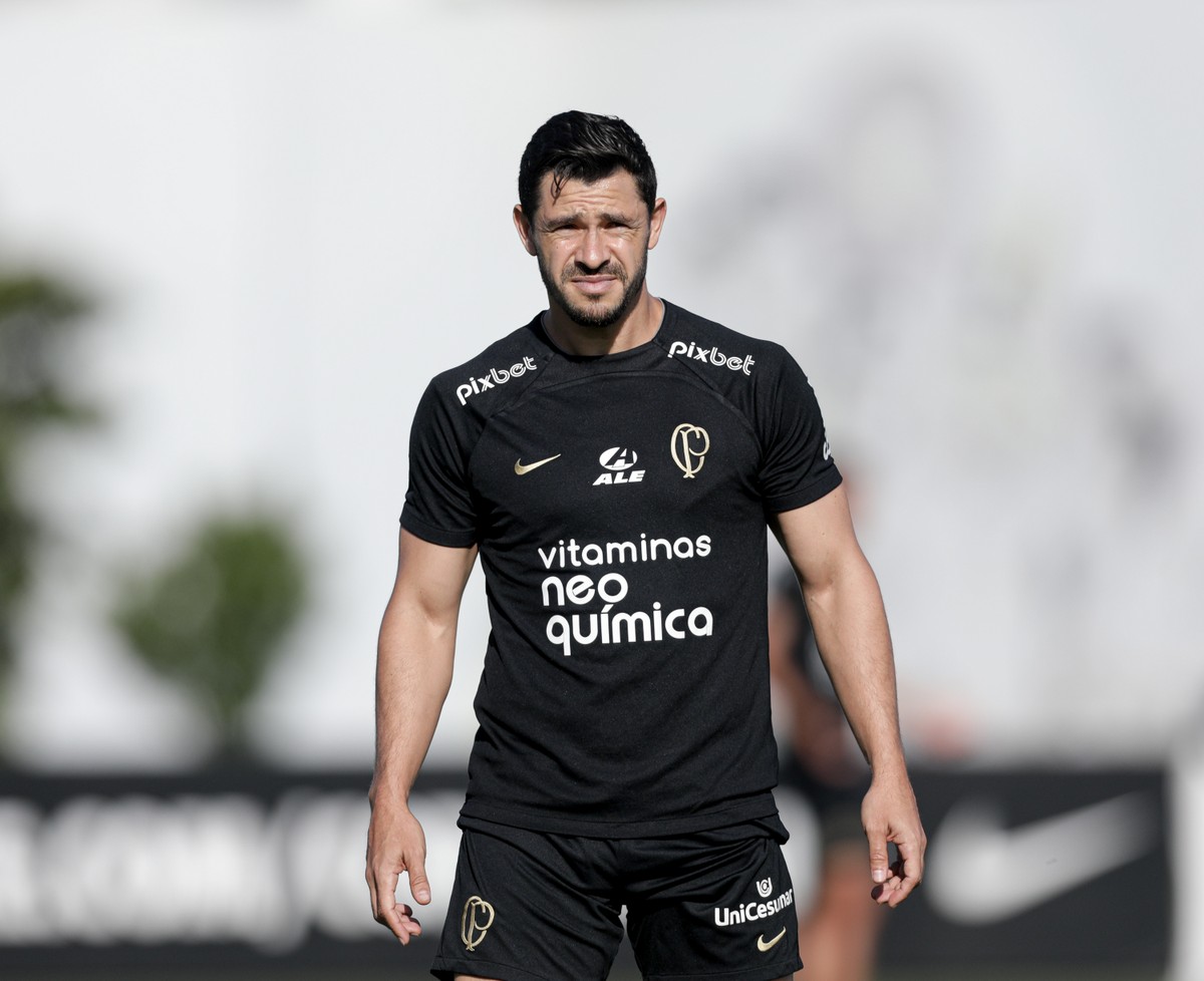 Entenda a importância do irmão de Giuliano para temporada sem lesões do meia no Corinthians