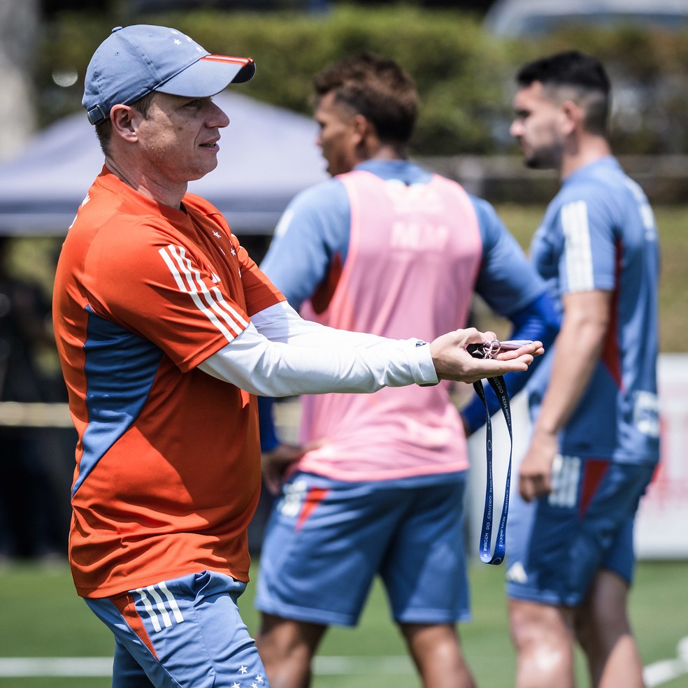 Fernando Seabra durante treino do Cruzeiro — Foto: Gustavo Aleixo/Cruzeiro