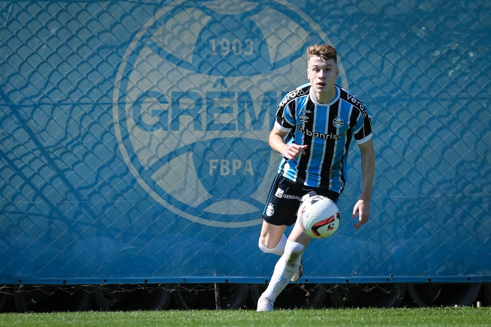 Igor, lateral-direito do time sub-20 do Grêmio — Foto: Renan Jardim/Grêmio