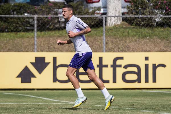 Atacante do Cruzeiro é emprestado na Ucrânia após reativação de contrato no BID