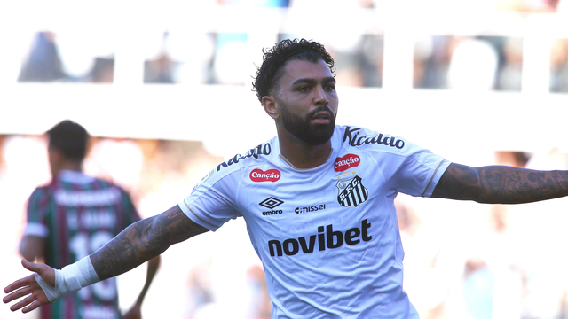 Gabigol comemora gol do Santos contra o Fluminense