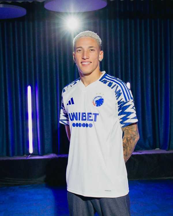 Cruzeiro fecha venda do atacante Robert para clube da Dinamarca.