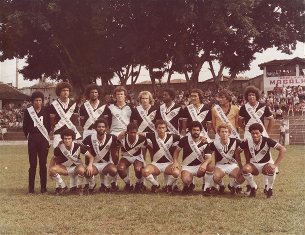Palmeiras de 1979. Em pé: Dadá, Gaúcho Lima, Carlinhos, Nórinha, Hamilton, Nonato, Roberto, Írzio e Helvécio; agachados, Guará, Ari, Titica, Mirandinha, Carióca, Piau e Charuto — Foto: Arquivo/www.leivinha.com.br
