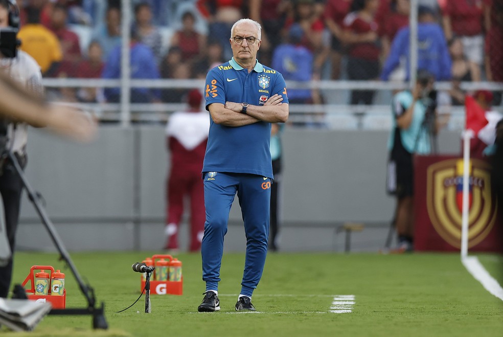 Dorival Júnior, da seleção brasileira, em ação contra a Venezuela — Foto: Rafael Ribeiro/CBF