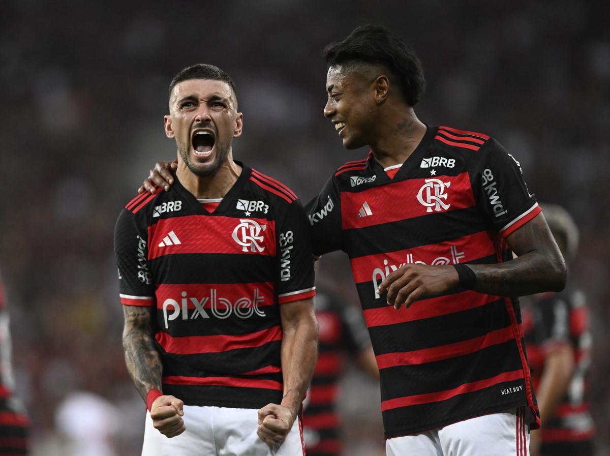 Flamengo reencontra bom nível e avança em noite de classificação.