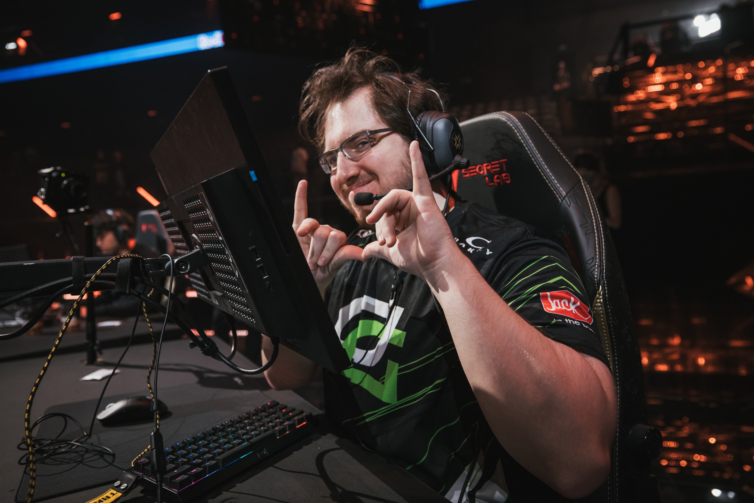 Yay exalta rivalidade com LOUD e brinca com aspas: 