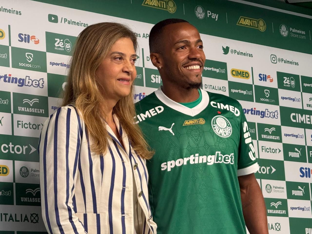  Marlon Freitas é apresentado e projeta história vitoriosa no Palmeiras