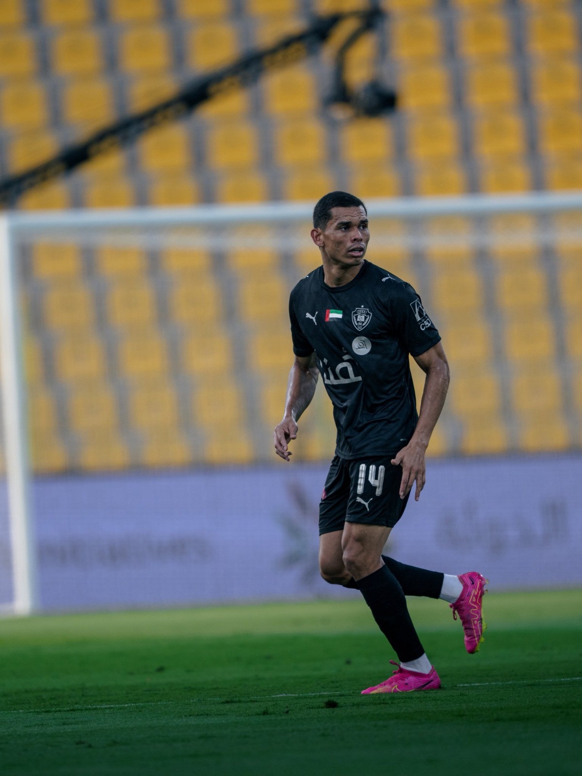 Lateral amazonense Rodrigo estreia na temporada pelo Al Wasl com goleada e liderança