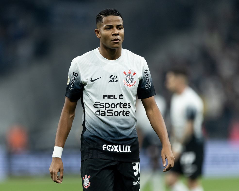 DE SAÍDA! Corinthians encaminha venda de Wesley ao Al-Nassr em negociação avançada