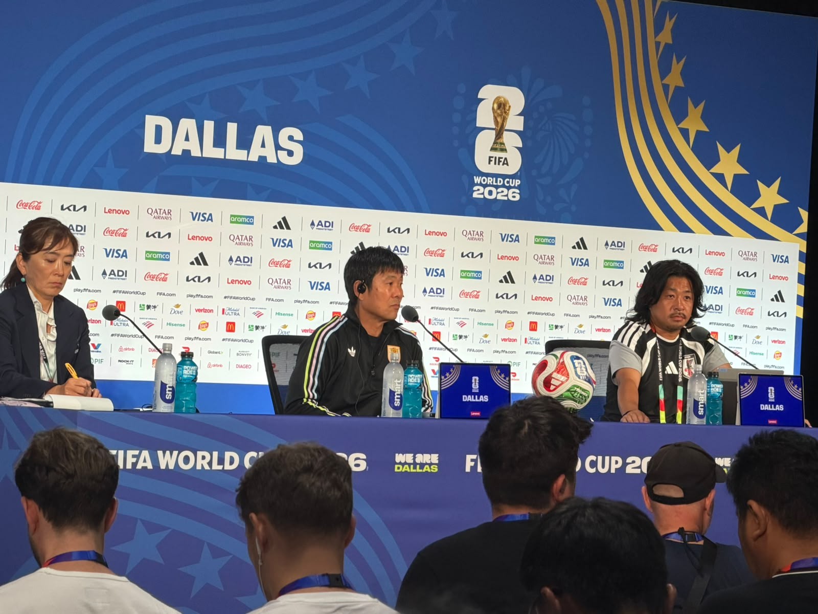Técnico do Japão elogia dupla de ataque sueca e quer que time evolua antes de mata-mata
