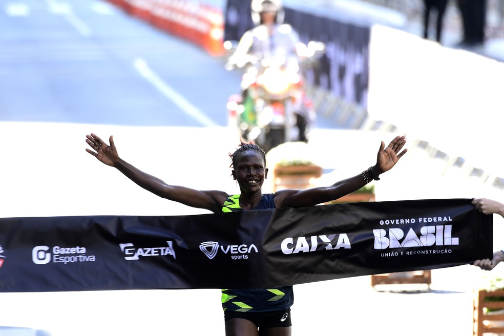 Agnes Keino vence a São Silvestre 2024 — Foto: Marcos Ribolli