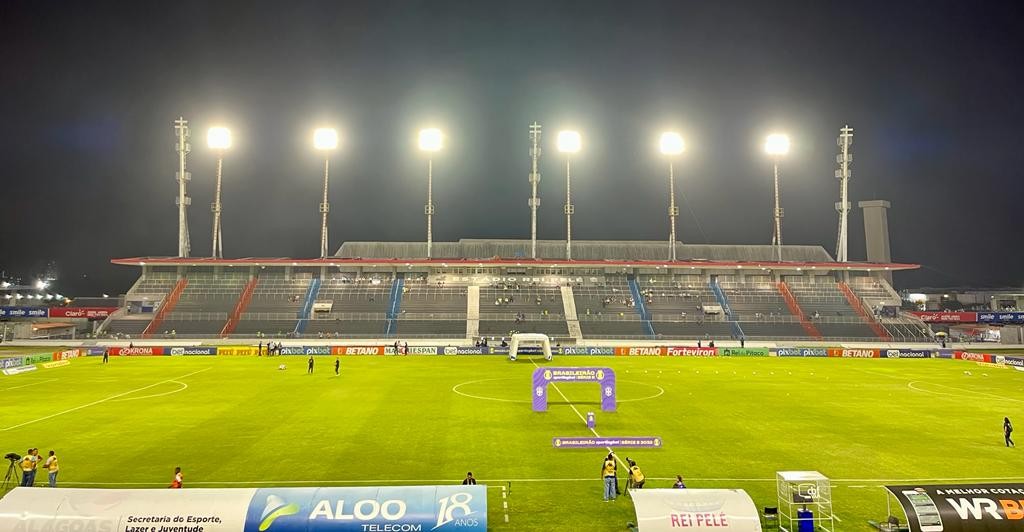 Bia Haddad faz visita ao Centro Esportivo Mané Garrincha e elogia as  quadras de tênis, Secretaria Municipal de Esportes e Lazer