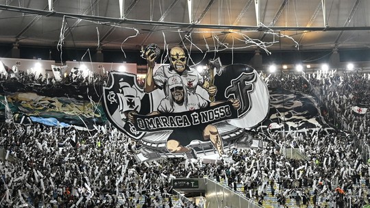 Torcida do Vasco provoca Fluminense em mosaico na semifinal da Copa do Brasil; veja