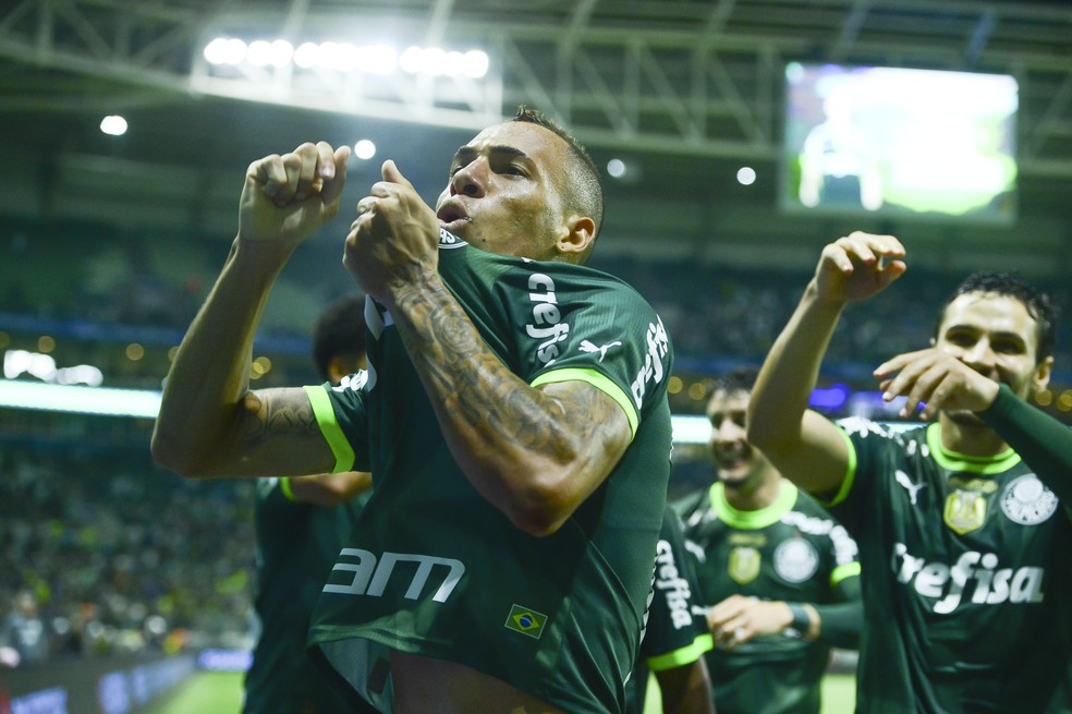 Breno Lopes comemora o segundo gol do Palmeiras na goleada por 5 a 0 sobre o São Paulo — Foto: Mauro Horita
