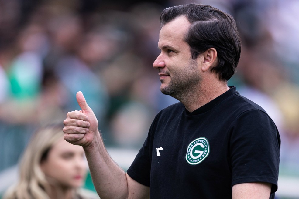 Daniel Paulista técnico do Goiás durante partida contra o Atlético no estádio Serrinha pelo campeonato Goiano 2026 — Foto: Heber Gomes/AGIF