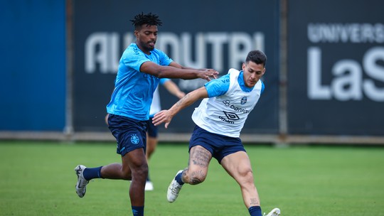 Treino do Grêmio: Renato desenha time titular e deve ter voltasplay brasil apostasRodrigo Ely e Jemerson