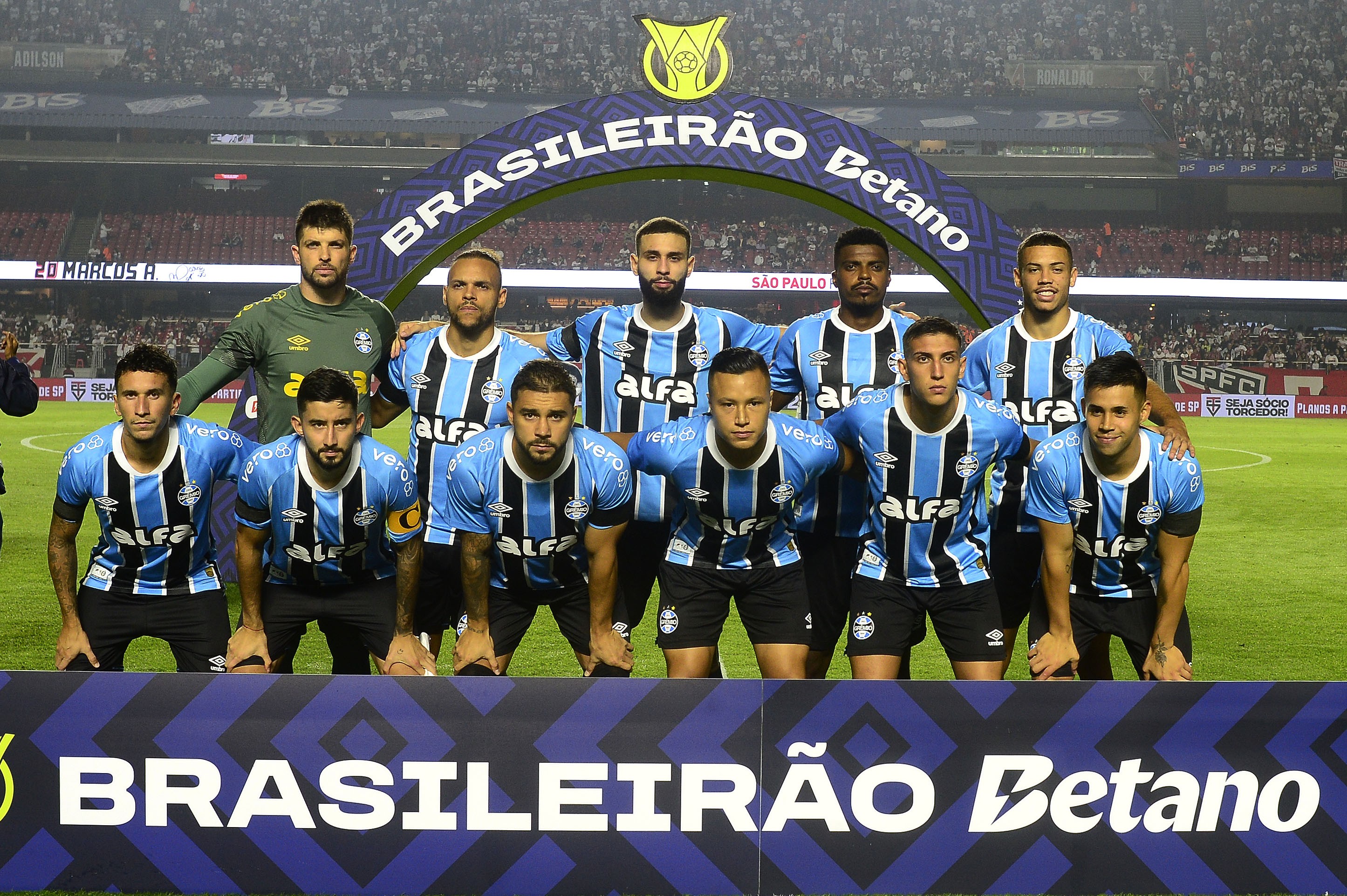 Desempenho do zagueiro em baixa: análise de notas na derrota do Grêmio
