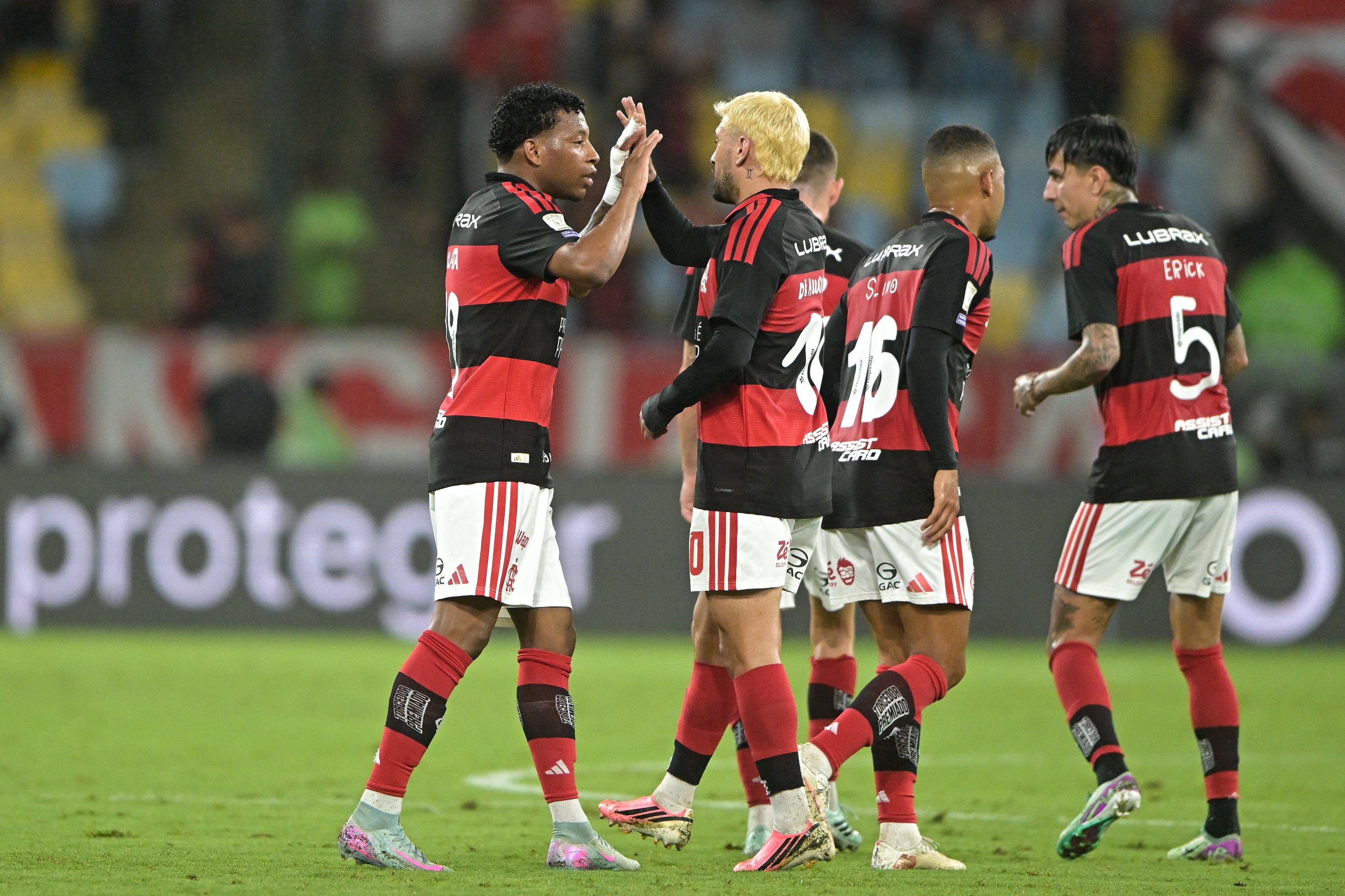 Análise: Flamengo dá resposta rápida após eliminação, mas convence só por 45 minutos