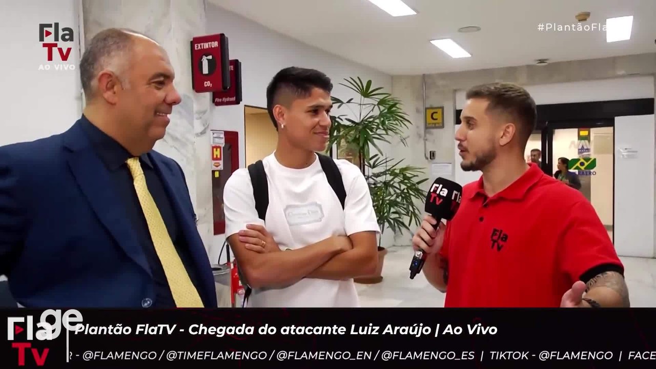 Luiz Ara&uacute;jo desembarca no Rio de Janeiro e veste a camisa do Flamengo