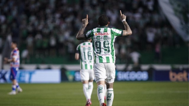 Rafael Bilu comemora gol do Juventude sobre o Fortaleza