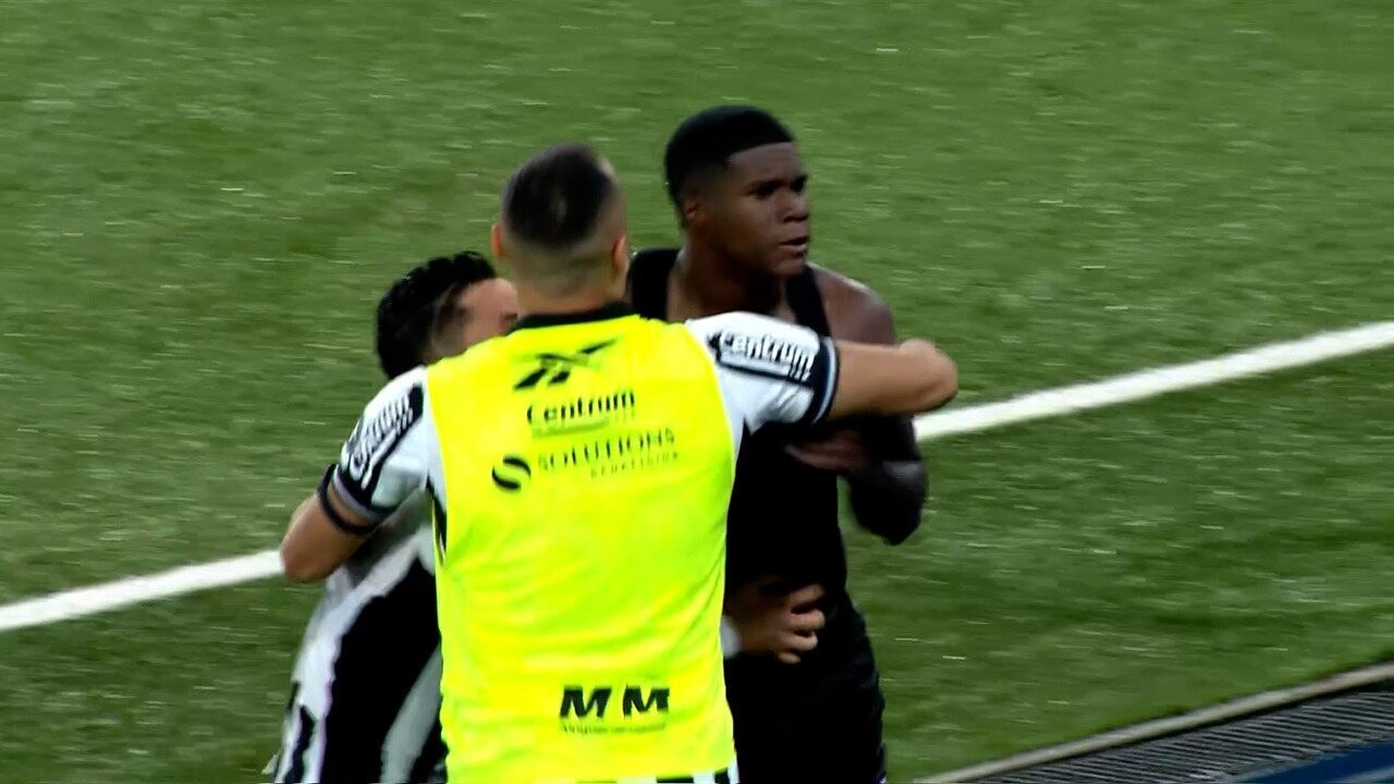 Davide reconhece jogo ruim do Botafogo, mas valoriza vitória | Ge