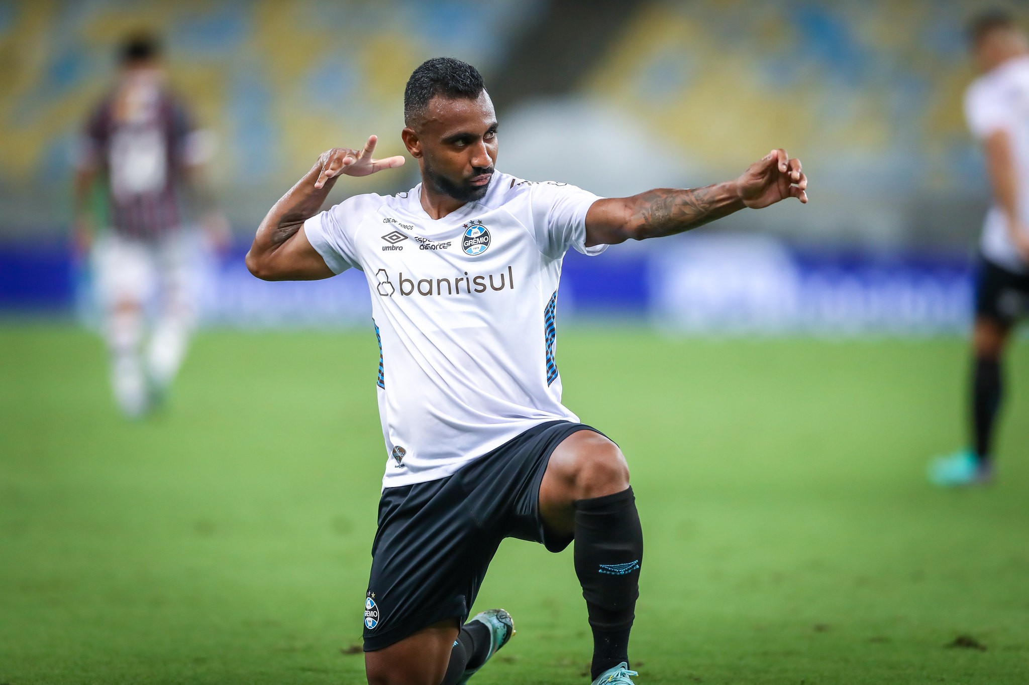 Mirassol adquire Everton Galdino, ex-Grêmio, reforço para equipe de futebol.