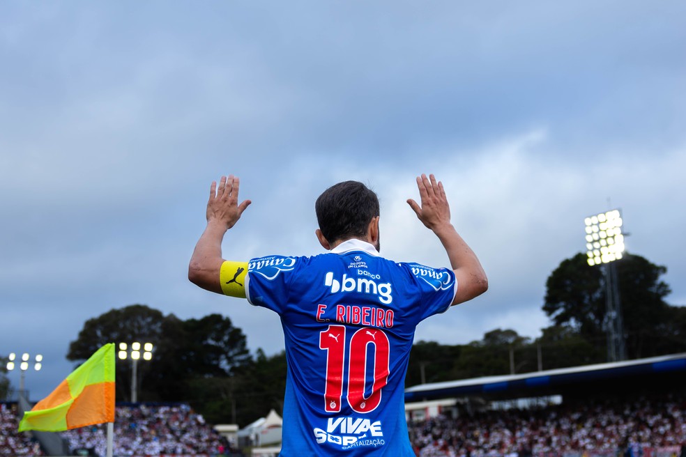 Everton Ribeiro pelo Bahia — assinar pré-contrato