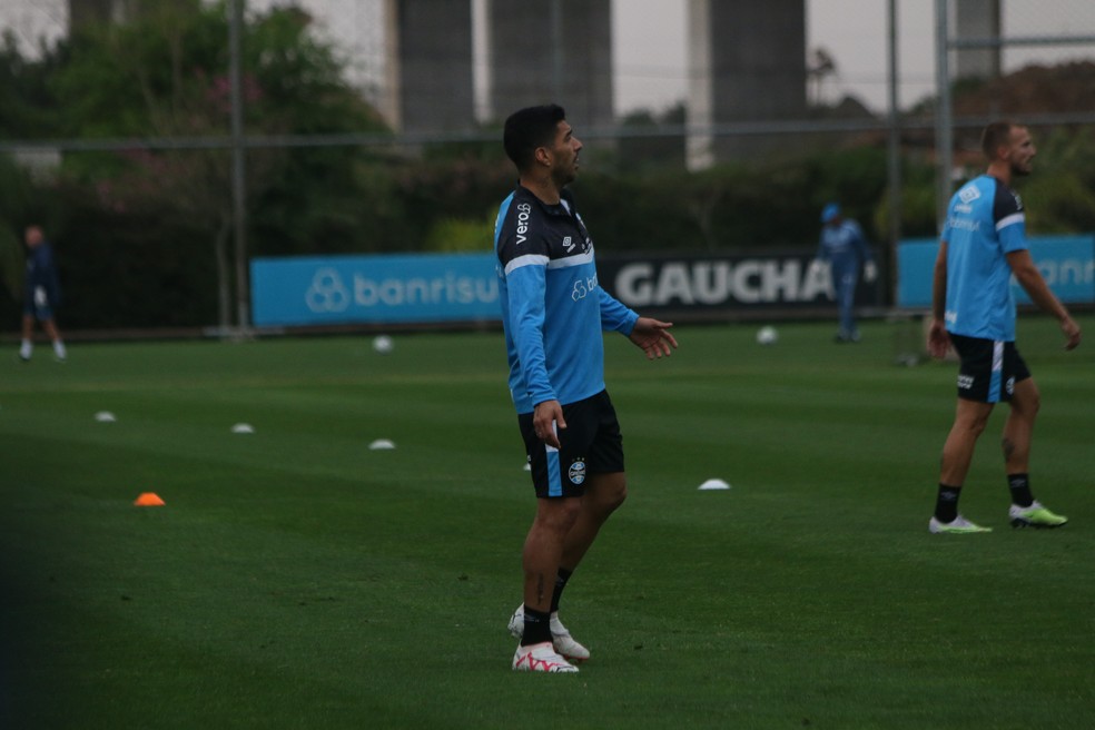 Suárez em treino do Grêmio — Foto: João Victor Teixeira