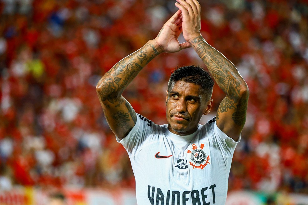 Paulinho em América-RN x Corinthians — Foto: Alexandre Lago/AGIF