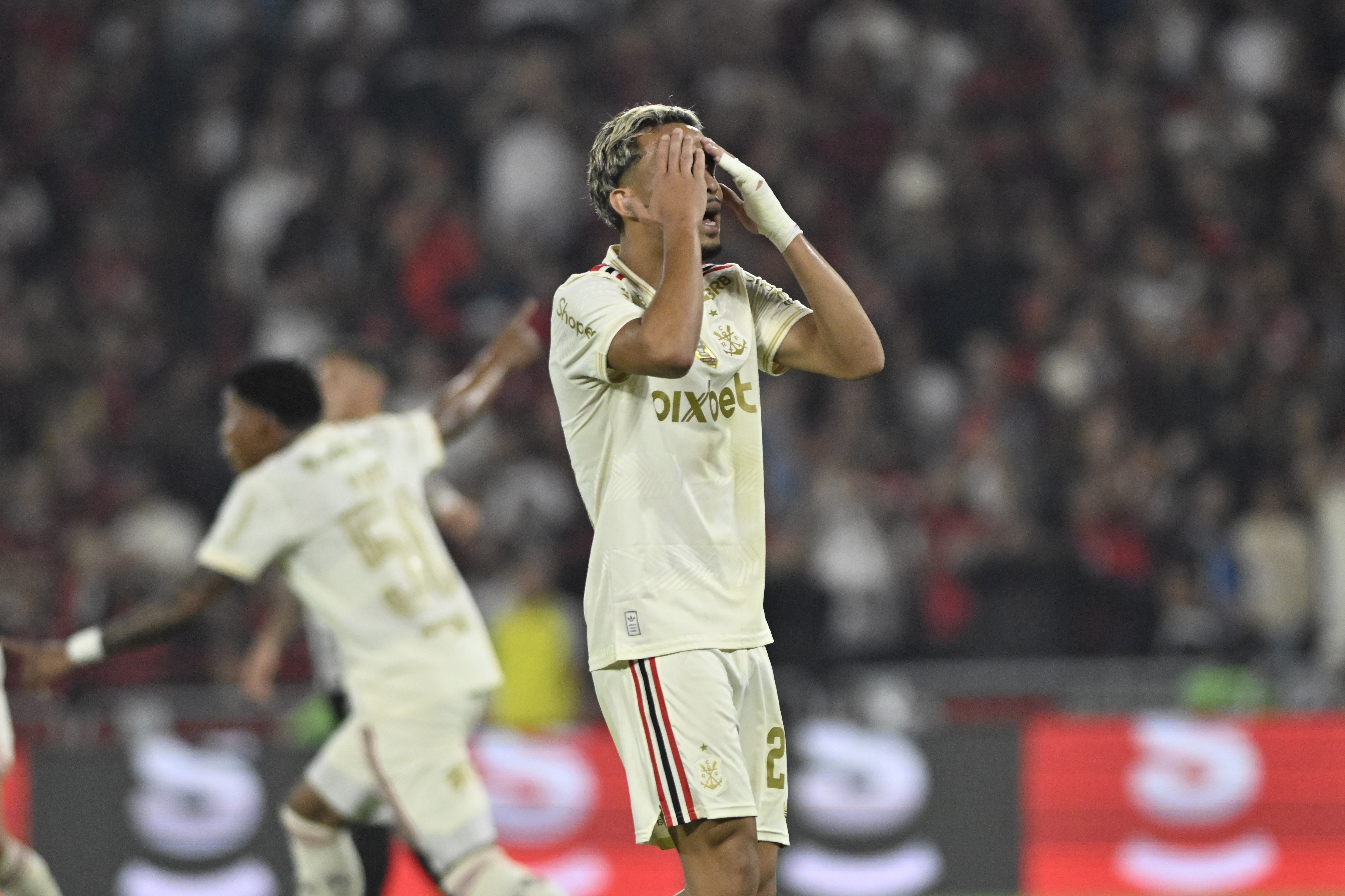 Problemas táticos e decisões questionáveis impedem evolução do Flamengo na Copa do Brasil
