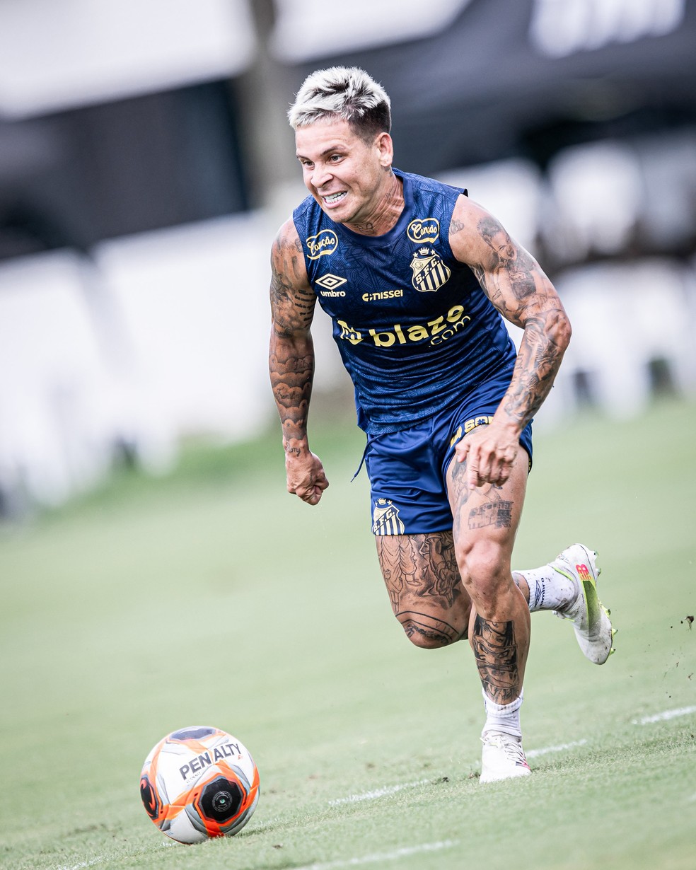 Soltedo durante treino do Santos — Foto: Raul Baretta/ Santos FC
