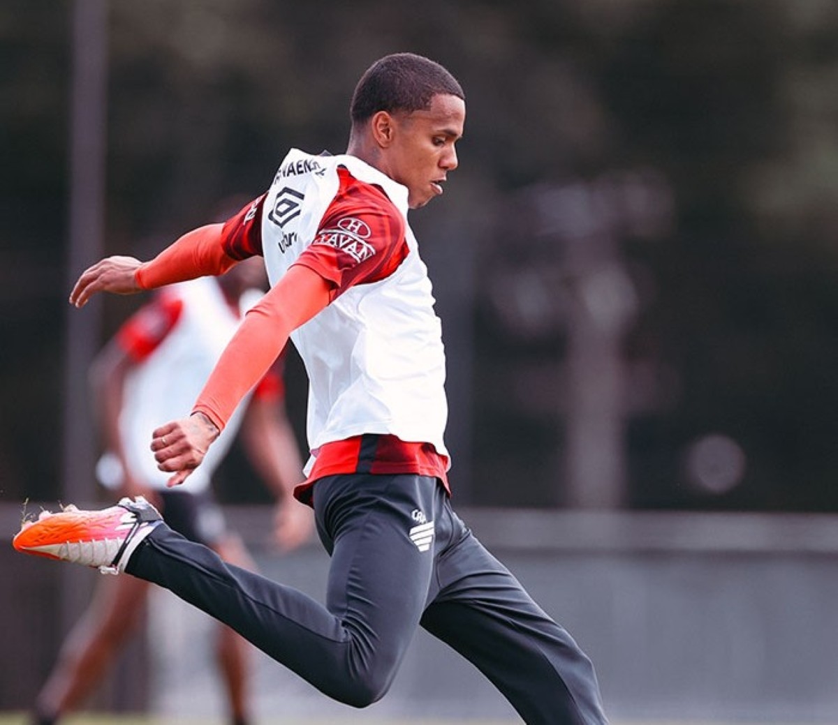 Escalação: Athletico tem baixas na defesa e Viveros como dúvida para enfrentar o Atlético-MG