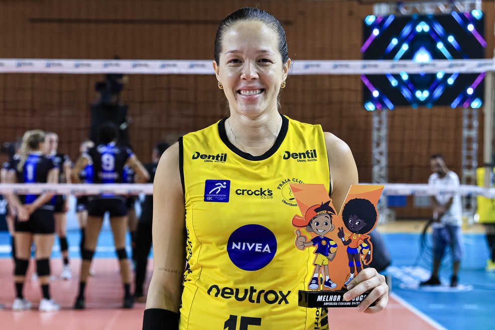 Monique Pinheiros x Praia Clube vôlei superliga — Foto: Ricardo Bufolin/ECP
