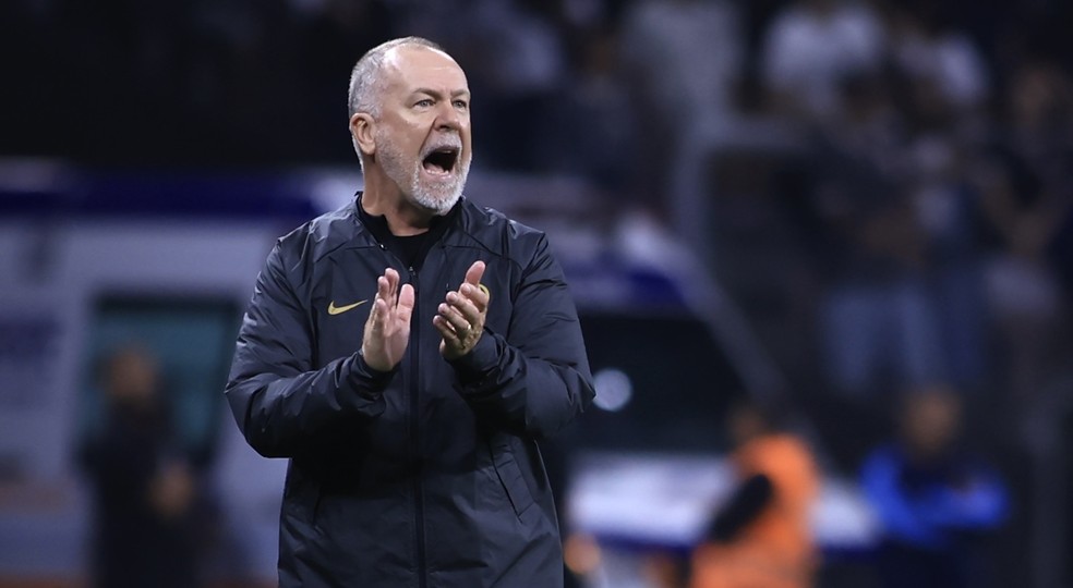 Mano Menezes ainda busca a primeira vitória em Itaquera desde o retorno ao Corinthians — Foto: Marcello Zambrana/AGIF