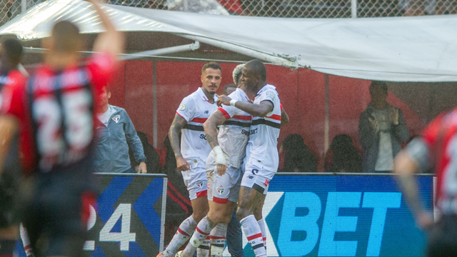Luciano comemora o gol do São Paulo sobre o Vitória